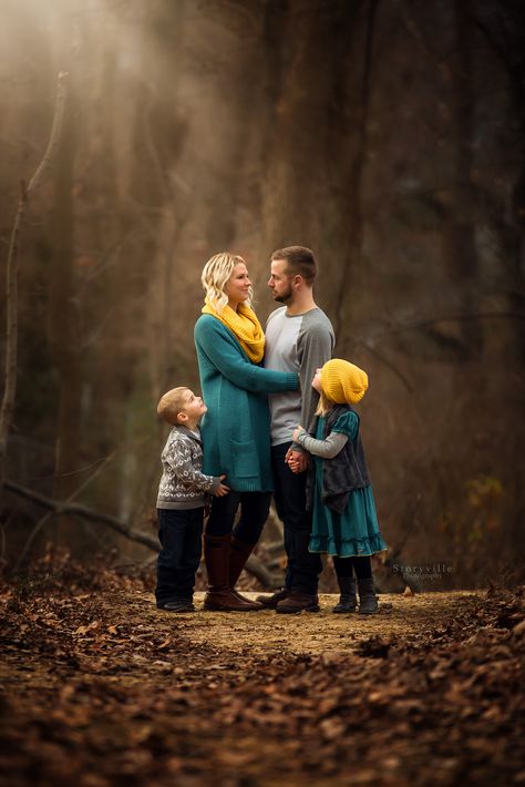 Family Of 4 Picture Poses Woods, Photo Ideas For Family Of 4, Photo Ideas Family Of Four, Call Family Photo Ideas, Family Portrait Ideas Outdoor Fall, Posing A Family Of Four, Clothing Ideas For Family Pictures, Family Of Four Posing Ideas, Four Family Photo Ideas