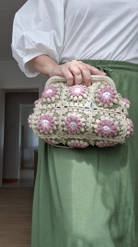 Colorful Granny Square Crochet Clasp Clutch and Crossbody Bag, 2 in 1 Bag,all Day Toiletry Pouch in Boho Style - Etsy Saudi Arabia Crochet Toiletry Bag, Colorful Granny Square, Zipper Stuck, Fanny Bag, Crochet Clutch, Toiletry Pouch, Festival Bag, Square Crochet, Granny Square Crochet Pattern