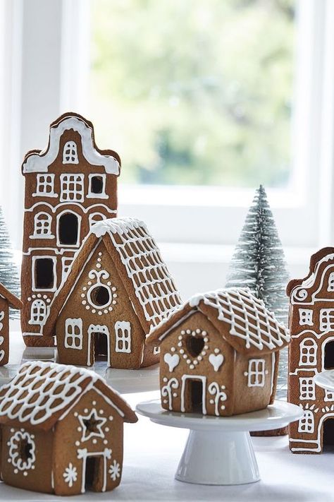 Pretty Gingerbread House Inspiration (and Family Activity!) - The Inspired Room Homemade Gingerbread House, Ginger Bread House Diy, Gingerbread House Recipe, Gingerbread House Template, Gingerbread House Parties, Gingerbread House Designs, Gingerbread House Cookies, Gingerbread Party, Gingerbread Diy