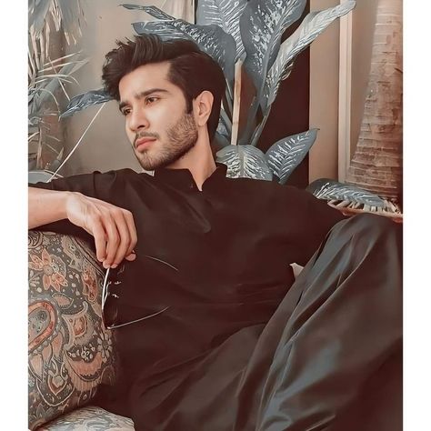 Feroz Khan Hairstyle, Black Shalwar Kameez, Mir Hadi, Hello Movie, Best Fb Profile Pic, Bewafa Photo Editing, Feroze Khan, Pakistani Songs, Friends Sketch