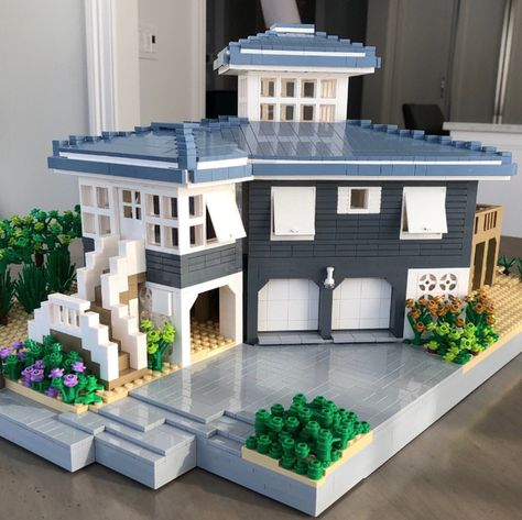 Etsy Artist Can Create a LEGO Replica of Your House Lego Mansion, Lego Houses, Lego House Ideas, Instructions Lego, Lego Diy, Lego Creative, Lego Minecraft, Lego Toys, Lego House