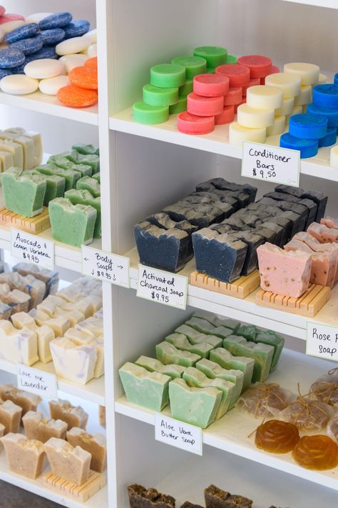 Soap Shop Display, Cold Press Soap Recipes, Soap Store, Soap Photography, Soap Display, Cosmetics Store, Store Layout, Soap Shop, Bath And Body Care