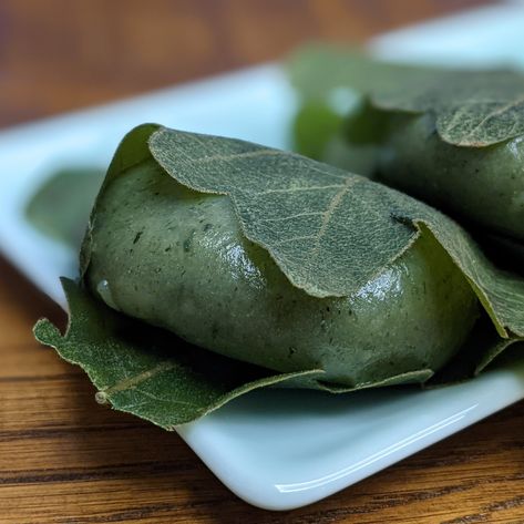 Kashiwa Mochi is a traditional Japanese rice cake with red bean paste filling wrapped with an oak leaf. It is also popular to knead mugwort into rice cakes. Japanese Rice Cake, Red Bean Paste, Japanese Rice, Red Bean, Bean Paste, Oak Leaf, Red Beans, Rice Cakes, Traditional Japanese