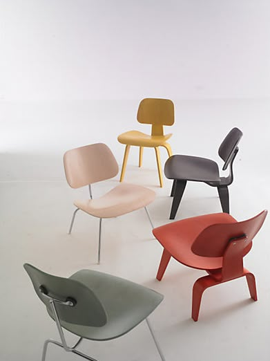 Eames Molded Plywood Chairs designed by Charles and Ray Eames for Herman Miller. Plywood Chair, Love Chair, Eames Chairs, Charles Eames, Plywood Furniture, Ray Eames, Herman Miller, Design Living Room, Cool Chairs