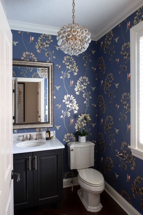 Elegant Powder Room Ideas, Classic Powder Room, Traditional Kitchen Interior, Elegant Powder Room, Luxury Powder Room, Traditional Powder Room, Wallpaper Powder Room, Powder Room Remodel, Traditional Bathroom Designs