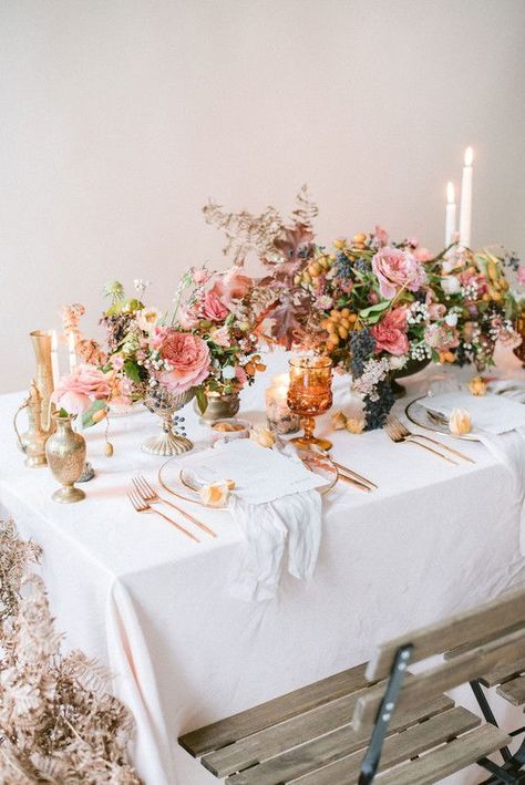 Elegant Amalfi Coast wedding ideas at a 12th century villa in Ravello, Italy Vintage Wedding Table, Amalfi Coast Wedding, Wedding Reception Centerpieces, Coast Wedding, Reception Table, Wedding Table Settings, Italian Wedding, Wedding Tablescapes, Italy Wedding