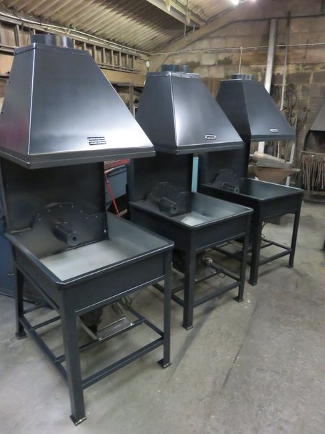 Homemade Forge, Forge Burner, Gas Forge, Coal Forge, Blacksmith Ideas, Black Smith, Best Garden Tools, Blacksmith Forge, Exhaust Hood