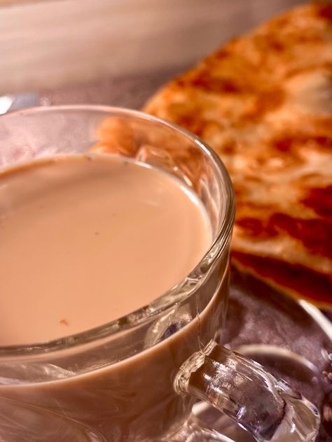 Paratha With Tea, Chai Paratha, Tea Food, Glittery Wallpaper, Breakfast Tea, Milk Tea, Green Tea, Peanut Butter, Condiments