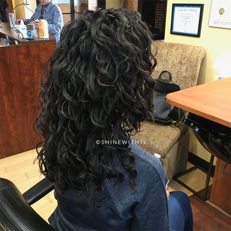 Layered Curly Hair: The Big Chop For Spring - Shine with JL Black Curly Hair Layers, 2c Haircuts Medium, 2c Curly Hair Haircuts, 2c Haircut, 2c Curls, Curly Hair 2c, 2c 3a Hair, 3a Curly Hair, Long Layered Curly Hair