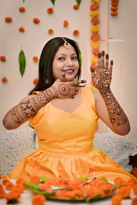 mehandi pose, mehandi, wedding mehandi pose, bengali wedding, Bride Mahndi Pic, Mehandi Pose Photo, Wedding Mehandi Pose, Mehandi Close Up, Mehandi Dulhan Pose, Bridal Mehendi Poses, Mehdi Photoshoot Poses, Mehandi Rasam Photography, Dulhan Mehndi Pose