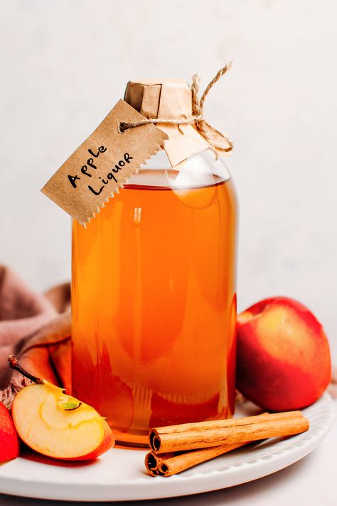 Apple Liquor, Infused Liquors, Xmas Drinks, Hot Toddies Recipe, Homemade Alcohol, Sparkling Lemonade, Liquor Gifts, Homemade Liquor, Liquor Recipes