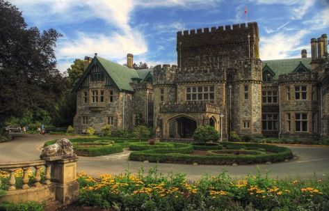 The remarkable Hatley Castle served as a filming location for the “The X-Men” movie series, as Professor Xavier’s School for Gifted Youngsters Craigdarroch Castle, Hatley Castle, Victoria Canada, Surreal Photos, Surrealism Photography, Formal Gardens, Smallville, Filming Locations, Canada Travel