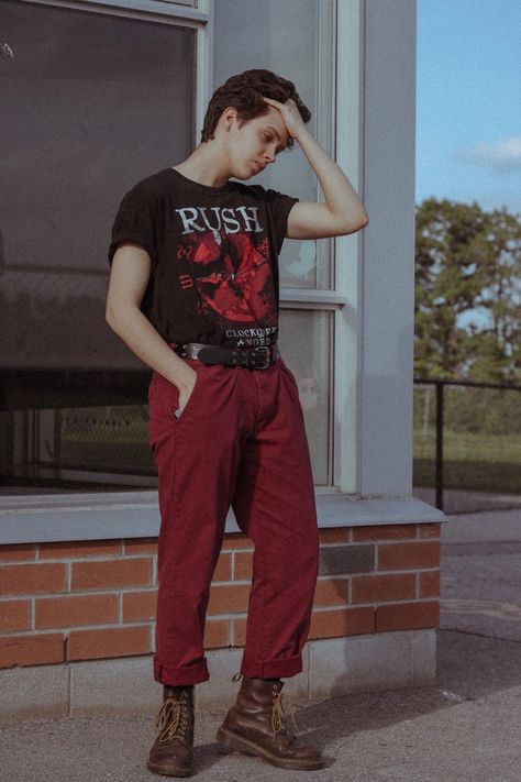 Guy Fall Outfits, Ftm Fashion, Enby Style, Alternative Fashion Indie, Non Binary Outfits, Edgy Work Outfits, Genderqueer Fashion, Party Outfit College, Lesbian Outfits