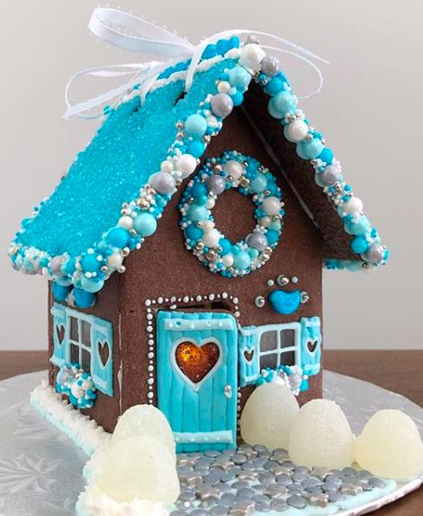 Blue Gingerbread House Ideas, Coastal Gingerbread House, Blue And White Gingerbread House, Rainbow Gingerbread House, Grinch Gingerbread House Ideas, Blue Gingerbread House, White Gingerbread House, Gingerbread Competition, Easy Gingerbread House