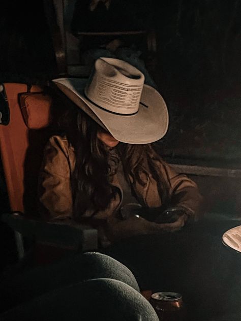 Country Woman Aesthetic, Cowboy Girl Aesthetic, Cowgirl Pfp, Dark Cowgirl Aesthetic, Western Cowgirl Aesthetic, Punchy Cowboy, Lyla Sage, Country Girl Aesthetic, Cowboy Photography