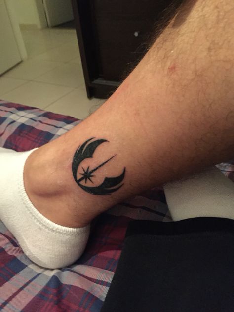 New tattoo #starwars#tattoo#jedi#ankle Jedi Crest Tattoo, Jedi Tattoo Symbols, Jedi Logo Tattoo, Jedi Fallen Order Tattoo, Jedi Symbol Tattoo, Jedi Order Tattoo, Jedi Tattoo, Jedi Symbol, Tattoo Birthday