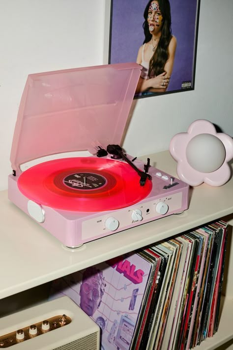 Gadhouse UO Exclusive Brad Retro Record Player Retro Record Player, Baby Shower Snacks, Vinyl Aesthetic, Record Player Stand, Vinyl Player, Vinyl Record Player, Cute Bedroom Decor, Fashion Organization, Dream Gift