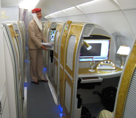 first class Qatar airways Premiere classe Qatar Emirates Airline Cabin Crew, Emirates Airbus, Mini Cabin, Stewardess Uniform, Airline Cabin Crew, Emirates Airline, Air Photo, Cabin Interiors, Qatar Airways