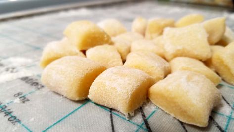 Instant Potato Gnocchi Recipe, Simple Delicious Meals, Easy Gnocchi, Gnocchi Recipes Easy, Gnocchi Recipes Homemade, January Recipes, Flake Recipes, Gluten Free Gnocchi, Instant Potatoes