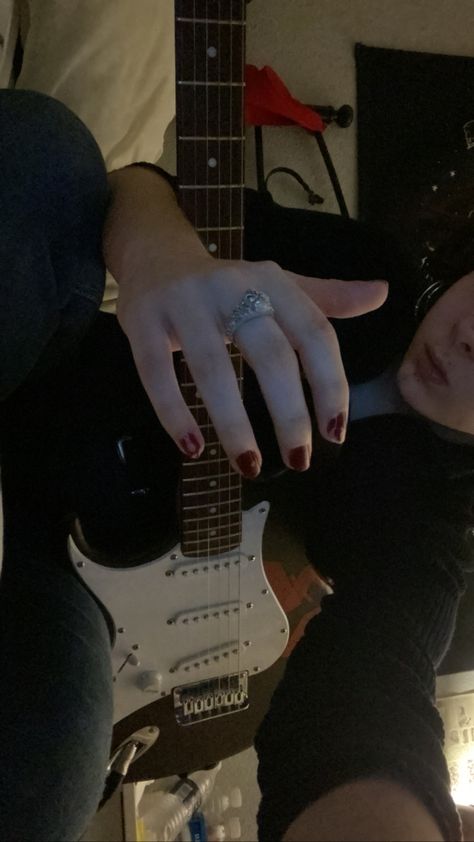 Guitar 80s, Rockstar Girlfriend, Rock N, Red Nails, Rock N Roll, Electric Guitar, Guitar, Nails, Red