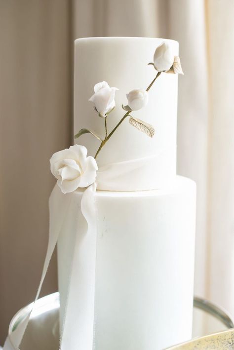 White Wedding Cake Designs, Wedding Cake Designs Purple, Cake Designs Elegant, Cake Designs Simple, Wedding Cake Designs Blue, Wedding Cake Designs Elegant, Contemporary Cake, Wedding Cake Designs Simple, Classic White Wedding