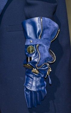 AZUL... 2012 Ready To Wear, Robecca Steam, Silk Gloves, Blue Gloves, Fashion Gloves, Gloves Fashion, Vintage Gloves, Gianfranco Ferre, Milan Fashion Weeks