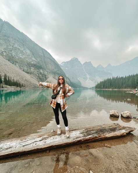 Banff Aesthetic Outfits, Banff Hiking Outfit, Hiking Outfit Banff, Banff Outfit Spring, Banff Outfits, Banff Poses, Banff Outfit Summer, Banff Picture Ideas, Banff Inspo Pics