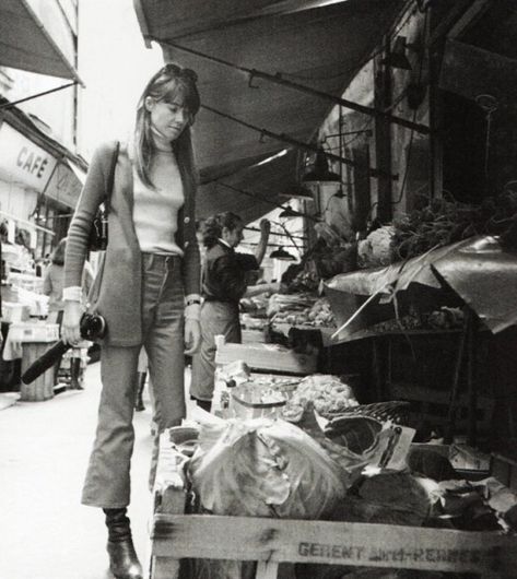 Francoise Hardy Style, 60s Fashion Trends, Beatnik Style, Francoise Hardy, Mode Hippie, French Girls, Catherine Deneuve, Jane Birkin, Mode Inspo