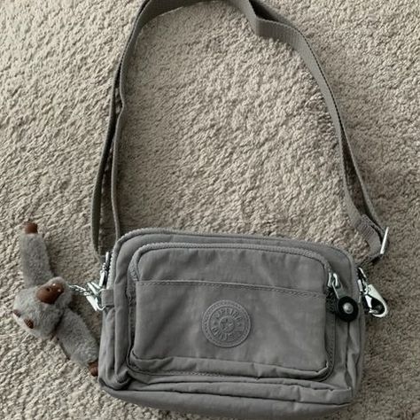 Crossbody Bag Outfit, Monkey Keychain, Y2k Bags, Kipling Backpack, Everyday Bag Essentials, Preppy Accessories, My Style Bags, Kipling Bags, Convertible Crossbody Bag