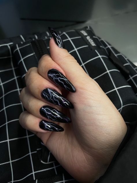 Nails Lightning Bolts, Black Lightening Bolt Nails, Black Nails With Lightning, Lightening Bolt Nail Design Black, Lightning Nail Design, Nail Art Lightning Bolt, Thunder Nail Art, Nail Art Lightning, Red Lightning Nails