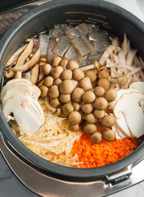 Kinoko Takikomi Gohan (Japanese Mixed Mushroom Rice) Japanese Mixed Rice, Japanese Mushroom Rice, Japanese Mushroom Recipes, Japanese Rice Cooker Recipes, Takikomi Gohan, Japanese Rice Dishes, Asian Treats, Japanese Meals, Japanese Rice Bowl