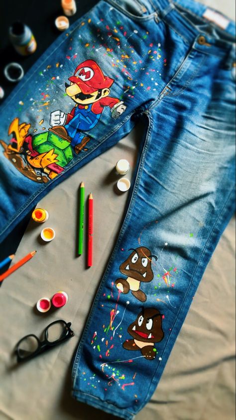 Super Mario Shoes, Painted Outfits, Customised Jeans, Painted Denim Jeans, Painting Denim, Painting Jeans, Hand Painted Jeans, Jeans Custom, Mario Game