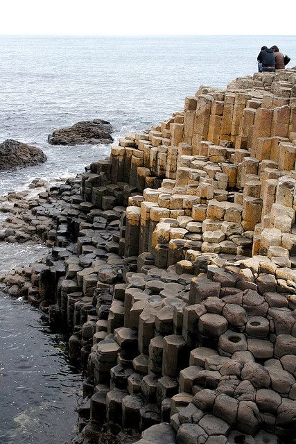 Giants Causeway, Northern Ireland | Flickr – Chia sẻ ảnh! Giants Causeway, Beautiful Castles, Incredible Places, Ireland Travel, Beautiful Places To Visit, Beautiful Love, Northern Ireland, Amazing Nature, Natural Wonders