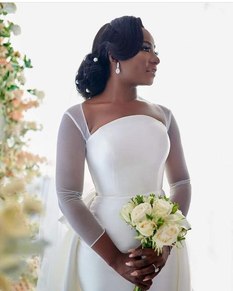 Civil Wedding Dresses Courts, Bridal Gown Simple, Gown Simple, Africa Wedding, Civil Wedding Dresses, Classy Wedding Dress, Detachable Train, Stylish Wedding Dresses, Pretty Wedding Dresses