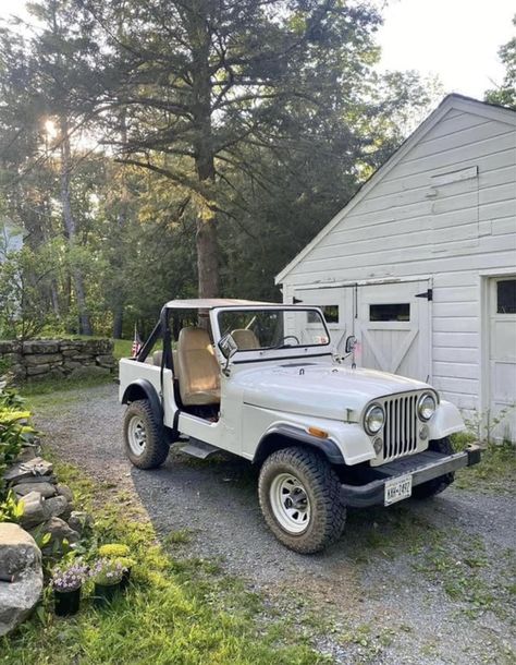 Vintage Jeep Wrangler, Wrangler Car, Vintage Jeep, Old Jeep, Classy Cars, Dream Car, Jeep Wrangler, Cool Cars, White Vintage