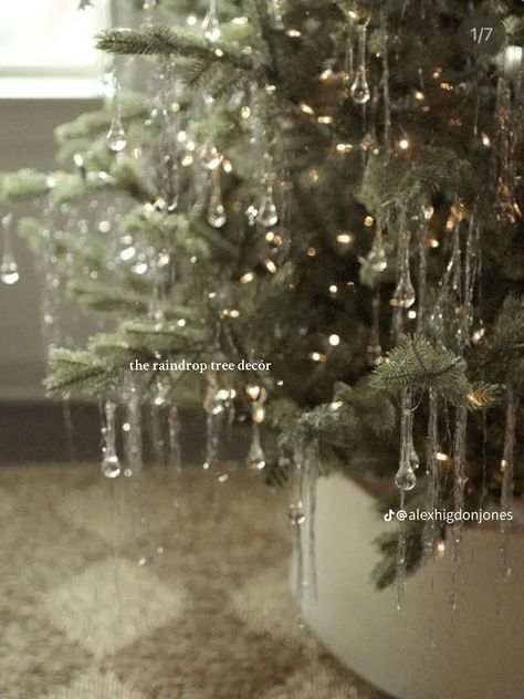 Enchanted Christmas Forest, Forest Christmas Aesthetic, Yuletide Aesthetic, Ethereal Christmas, Glamorous Christmas Tree, Snow Christmas Tree, Xmas Projects, Dyi Art, Forest Christmas