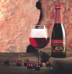 Lindeman's Kriek beer. A delicious cherry beer from Belgium. Dirty Drinks, Cherry Beer, Beer Drinking Girl, Retro Dinner, Redhorse Beer, Bud Light Beer, Beer Drinker, Fruit Punch, Beer Lovers