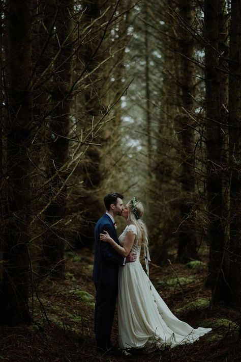 beautiful woodland photo ideas with your groom West Coast Scotland, Shooting Photo, Photo Couple, Woodland Wedding, Wedding Advice, Forest Wedding, Wedding Photo Inspiration, Wedding Photography Inspiration, Nature Wedding