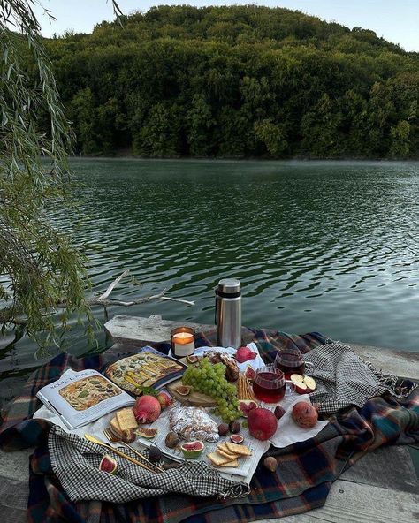 Dates Ideas, Dream Dates, Picnic Inspiration, Camping Aesthetic, Date Idea, Cute Date Ideas, Cute Date, Picnic Date, Bon Weekend