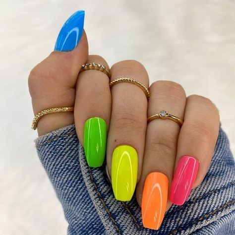 Bright Colour Nails Acrylic, Neon Nails Multicolor, Rainbow Nails Neon, Neon Colorful Nails, Bright Different Color Nails, Neon Rainbow Nails Short, Bright Rainbow Nails, Rainbow Bright Nails, Spring Neon Nails