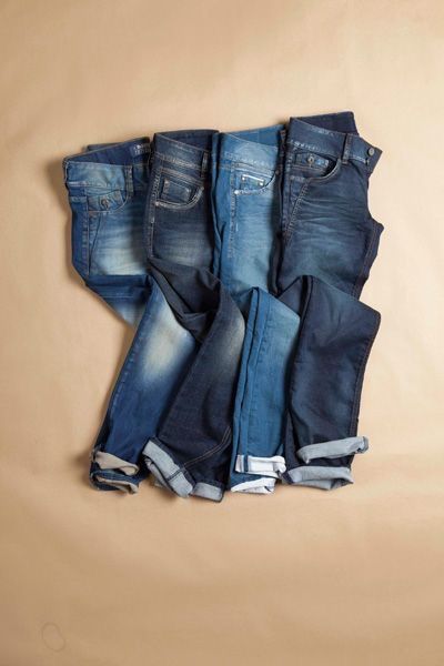 Denim Photography, Denim Display, Flatlay Clothes, Denim Editorial, Clothing Store Displays, Fashion Still Life, Clothing Store Design, Womens Ripped Jeans, Jeans Store