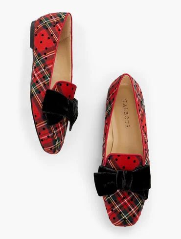 Stella Double Bow Tartan Loafers - Flocked Dots Plus Size Sequin Skirt, Red Fashion Outfits, Holiday Outfit Ideas, Alexa Webb, Plaid Heels, Magic Shoes, Dress Up Shoes, Plaid Shoes, Red Turtleneck Sweater