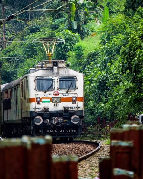 Railways Photography, Indian Railway Train, India Railway, Train Wallpaper, Bnsf Railway, Train Video, Indian Railways, Thiruvananthapuram, Train Photography