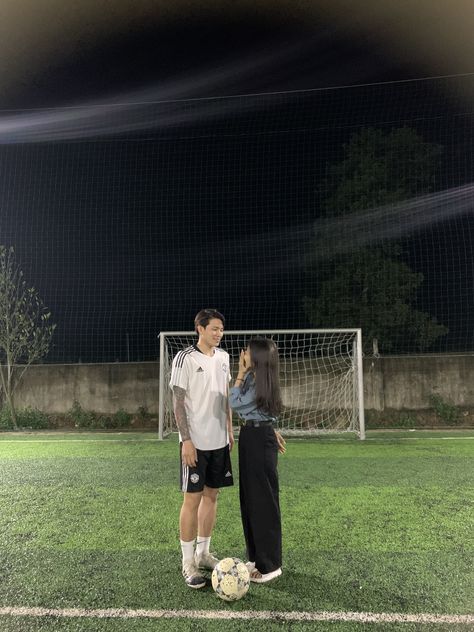 Football Couple, Cute Couples Football, Cute Soccer Couples, Soccer Couples, Football Couples, Football Boyfriend, Gentleman Aesthetic, Royalty Aesthetic, Bff Photoshoot Poses