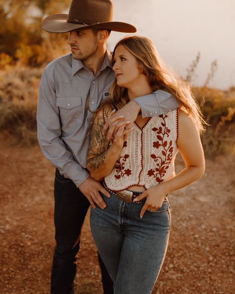 Worth the roadtrip 👏🏼✨☀️ can’t wait for their wedding!! #westernstyle #westernengagement #engagementphotography #engaged💍 #westernphotography #westernphotographer #westernphotoshoot #westernphoto #countrywedding #countryengagement #oklahomaphotographer #oklahomaweddingphotographer #oklahomaphotography #cowgirl #cowgirlwedding Cow Engagement Pictures, Boho Western Engagement Photos, Western Couple Photoshoot, Western Couples, Western Engagement Photos, Western Photo Shoots, Oklahoma Photography, Western Couple, Western Engagement