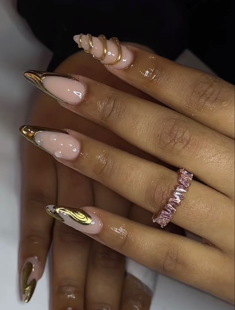 Modified French Tip Nails, Metallic Nail Polish Chrome, Holiday Nails Black Women, New Years Eve Outfits House Party, Birthday Nails Oval, Gold Chrome Nails, Stilleto Nails Designs, Work Nails, Classy Acrylic Nails