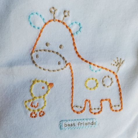 Animal Embroidery Simple, Baby Boy Applique, Newborn Embroidery, Embroidered Giraffe, Paris Embroidery, Embroidered Onesie, Neutral Baby Clothes, Baby Painting, Giraffe Pattern