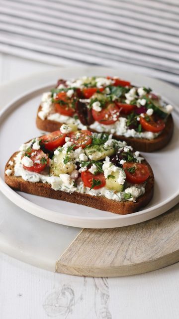 Delicia Bale on Instagram: "I always like make different lunches of things on toast and I really love this combination 🤍 Greek Salad Tzatziki Toast Ingredients 2 slices of bread 4 tbsp tzatziki Fresh parsley and dill to top 3 tbsp crumbled feta Tzatziki 1/2 cucumber grates 200g Greek yogurt Juice 1/2 lemon 1 garlic clove, minced 1 tbsp chopped dill 1 tbsp chopped parsley 1 tbsp olive oil Greek salad 1 handful cherry tomatoes 1/4 cucumber chopped 1/8 red onion chopped A few Kalamata o Tzatziki Toast, Greek Toast, Feta Tzatziki, Greek Bread, Garlic Clove, Cucumber Tomato, On Toast, Greek Salad, Cucumber Salad