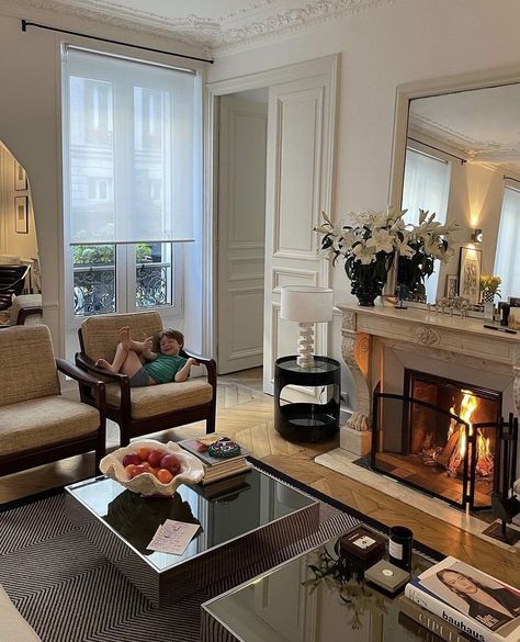 Leia Sfez, Upper East Side Apartment, House Aesthetic, Bethnal Green, Style Living Room, London Apartment, Apartment Style, Beautiful Spaces, City Apartment