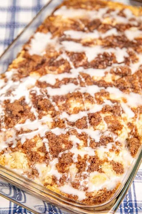 Cinnamon Roll Dump Cake, Cinnamon Swirl Cake, Gooey Cinnamon Rolls, Easy Dump Cake Recipe, Caramel Apple Dump Cake, Blueberry Dump Cakes, Dump Cake Recipe, Cake Mix Desserts, Apple Dump Cakes